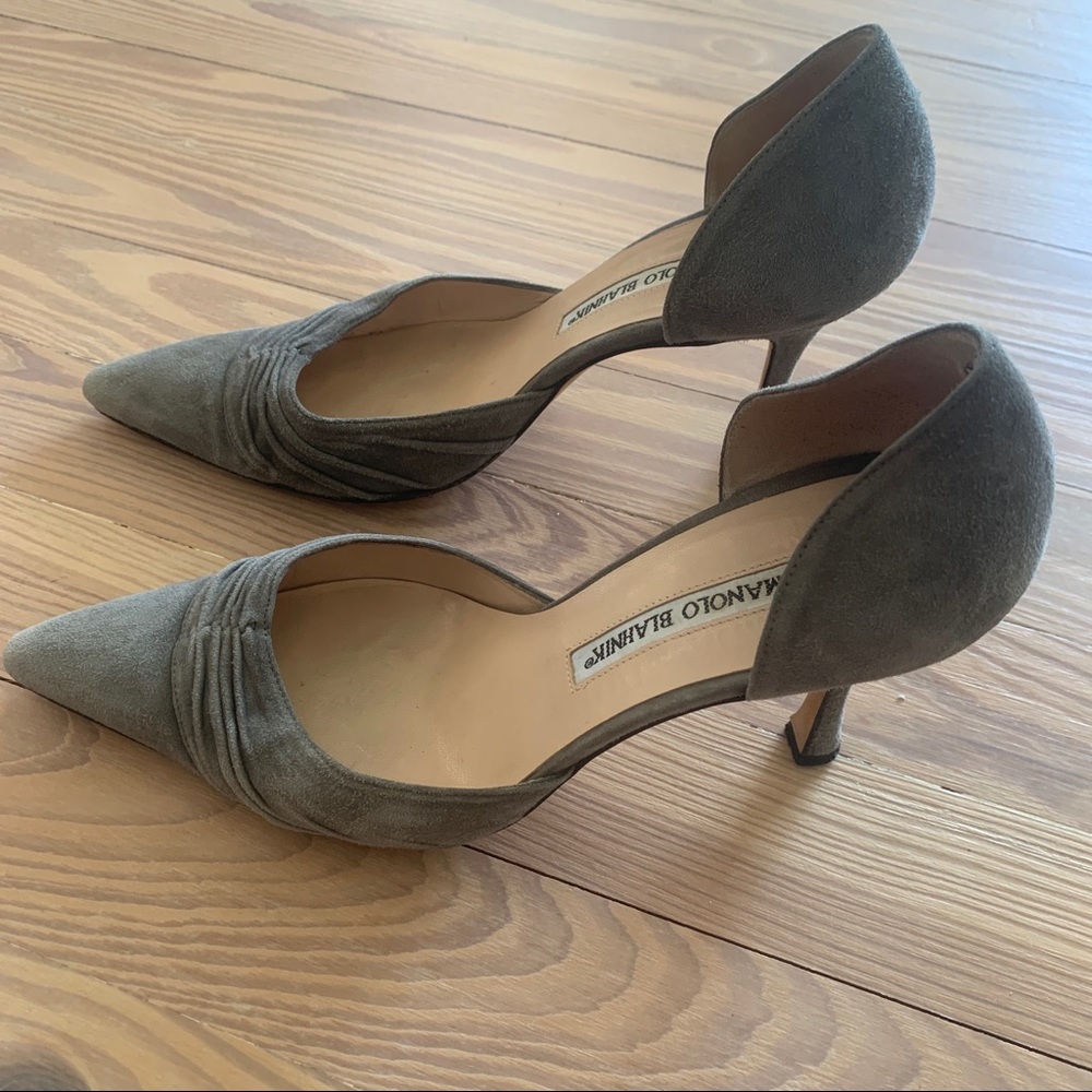 Manolo Blahnik gray suede pointed toe pumps size 7